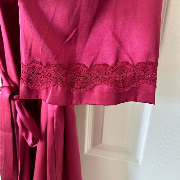 Women’s silk red robe - Picture 3 of 5